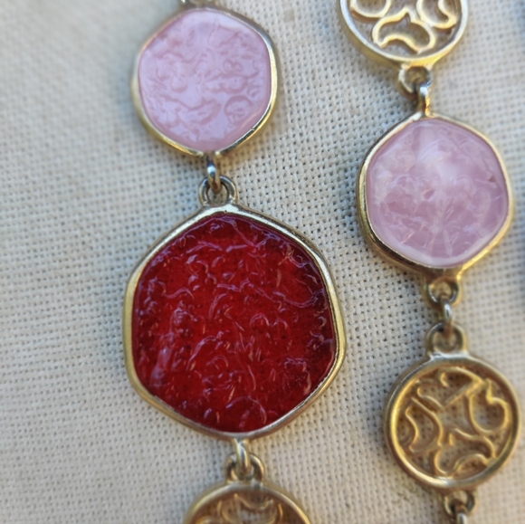 Vintage Pink And Red Molded Plastic Necklace - Picture 10 of 11